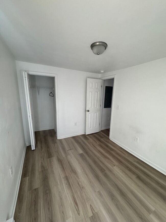 Building Photo - Strand