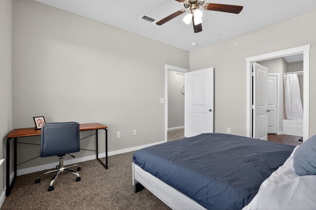 Building Photo - 1355 Ranch Pkwy