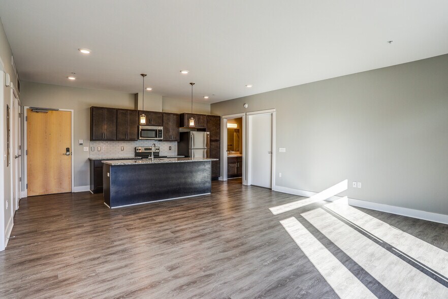 Primary Photo - Fulton Square