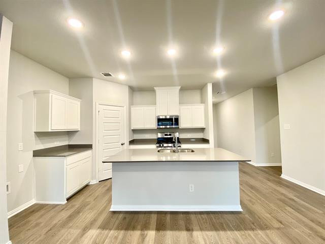 Building Photo - 615 Metallic Tree Ln