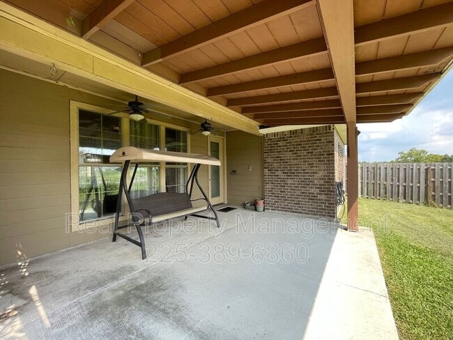 Building Photo - 10950 Hillpark Ave