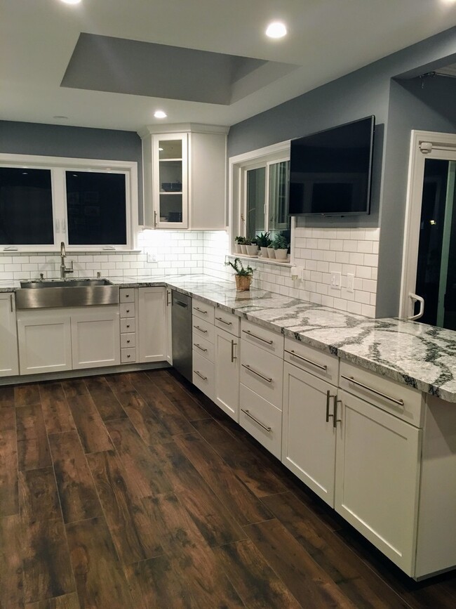 Building Photo - Beautifully Renovated San Mateo Bungalow w...