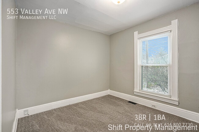 Building Photo - 553 Valley Ave NW