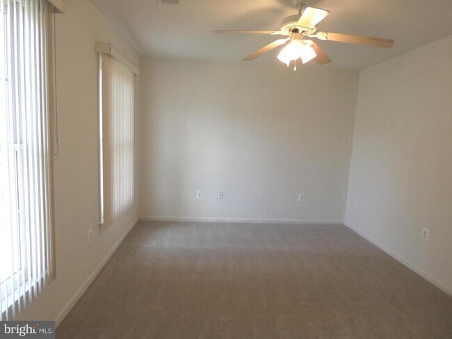 Building Photo - 6422 Lake Meadow Dr