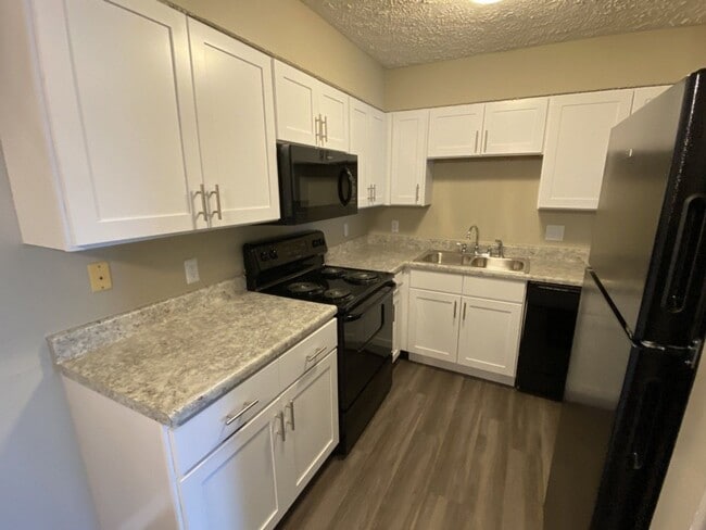 Building Photo - Spacious One Bedroom Apartment with W/D Connection!