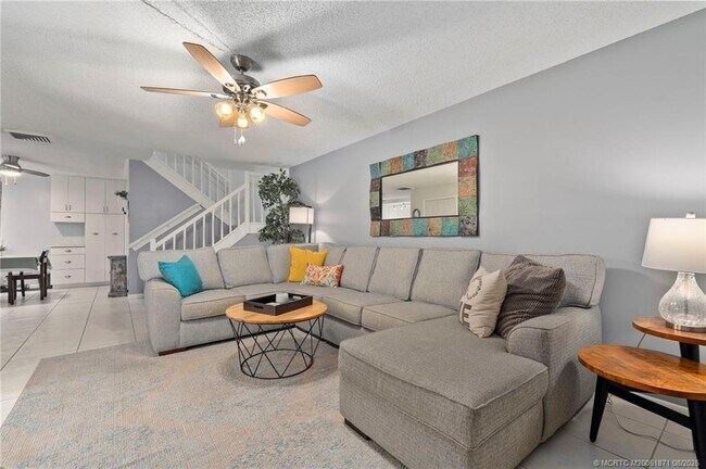 Building Photo - 5616 SE Riverboat Dr