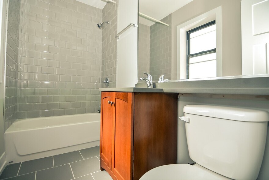 Building Photo - 555 W Arlington