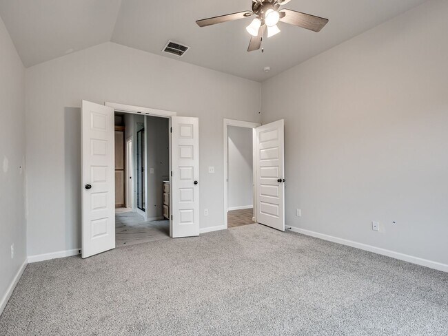 Building Photo - Newer Home in Moore!