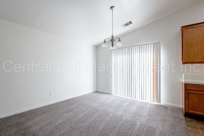 Building Photo - 3 Bedroom/2 Bath Home with an office in th...
