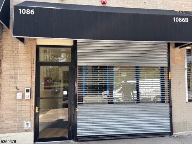 Building Photo - 1086 S Orange Ave