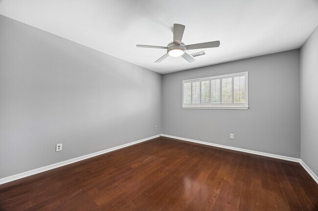 Building Photo - 5219 Loch Lomond Dr