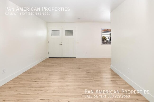 Building Photo - 5136 E Livingston Dr