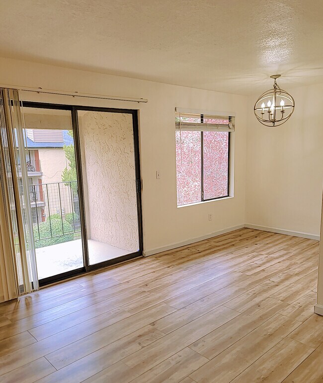 Livingroom - 16245 NE 12th Ct