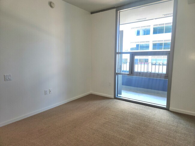 Building Photo - 321 Tenth Ave