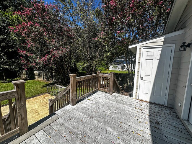 Building Photo - 61 S Sussex Dr