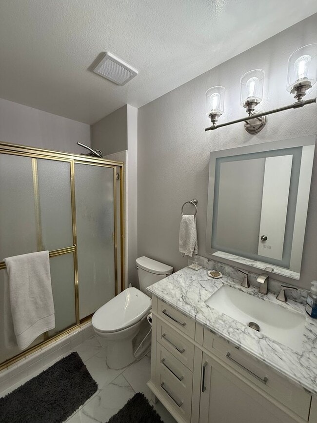 Building Photo - Well Maintained & Updated Home