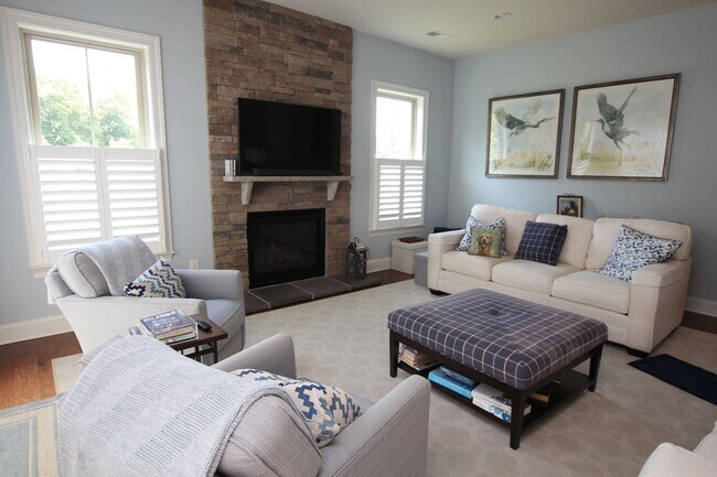 Building Photo - Beautiful Furnished Home Close to Bethany ...