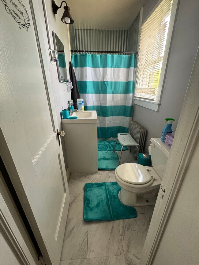 Building Photo - 636-638 N Lime St