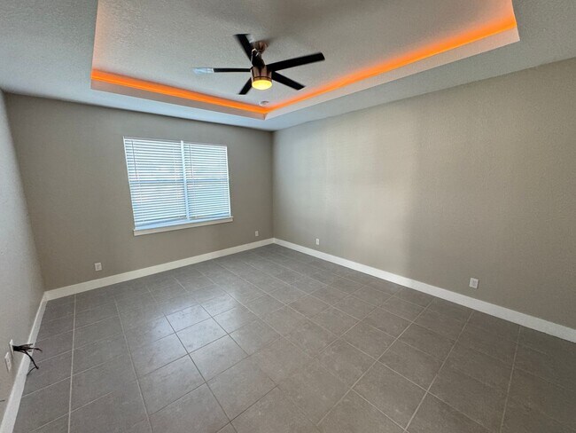 Building Photo - $500 OFF OF A MONTH OF RENT! Beautiful 4BD/2BA Home in Poinciana – No HOA Approval Needed! Pets W...