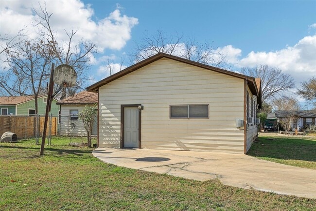 Building Photo - 620 Barbara Dr