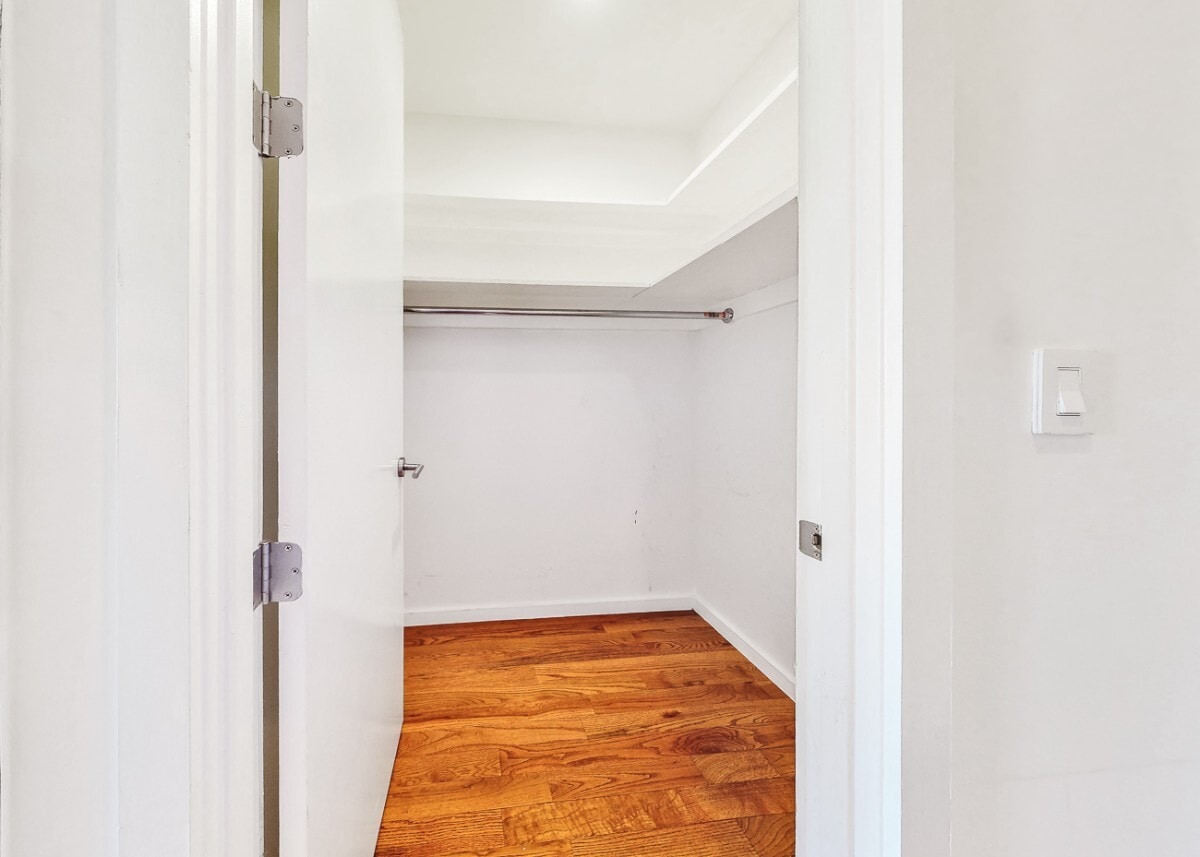 Building Photo - Lincoln Road