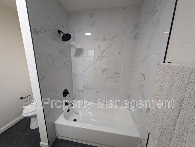 Building Photo - 1202 Truman St SE