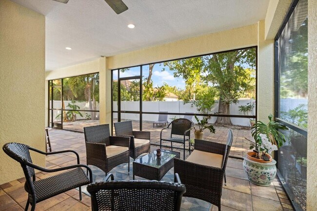 Building Photo - 2339 Datura St