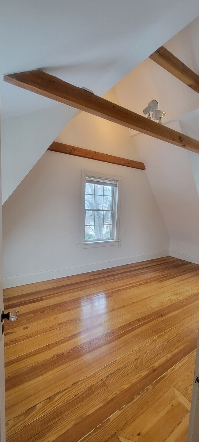 Building Photo - 40 Saratoga Way