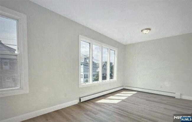 Building Photo - 453 Banta Ave