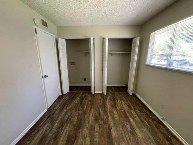 Building Photo - 9508 Emerald Park Dr