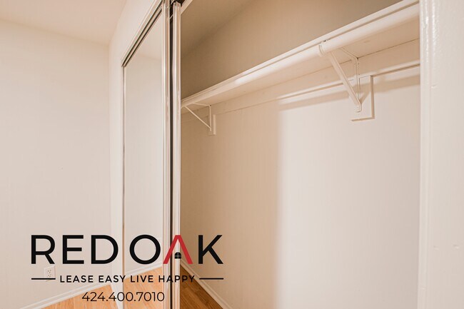 Building Photo - 4651 Cahuenga Blvd