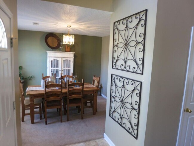 Building Photo - 4BR/2.5BA House, 2-Car Garage - $2,100 *NO SMOKERS OR UNDERGRADS