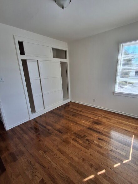 Building Photo - 724 S Old Ranch Rd