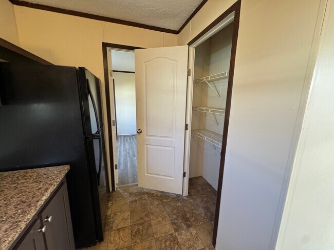 Building Photo - 48582 Lakeview E