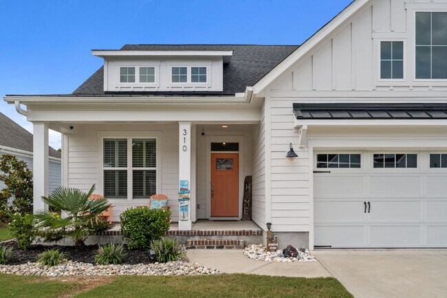 Building Photo - "Coastal Comfort Awaits: Spacious 3-Bed, 3-Bath Home in Holly Ridge!"