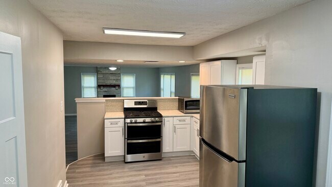 Building Photo - 2215 Durham Dr
