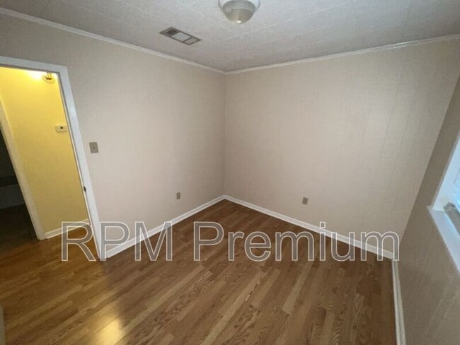 Building Photo - 4143 Nelson St