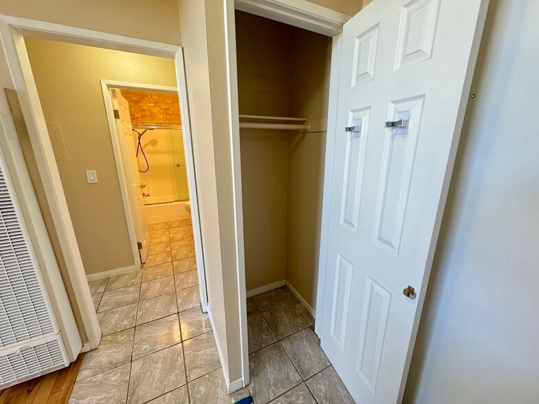 Building Photo - 808 Coriander Dr