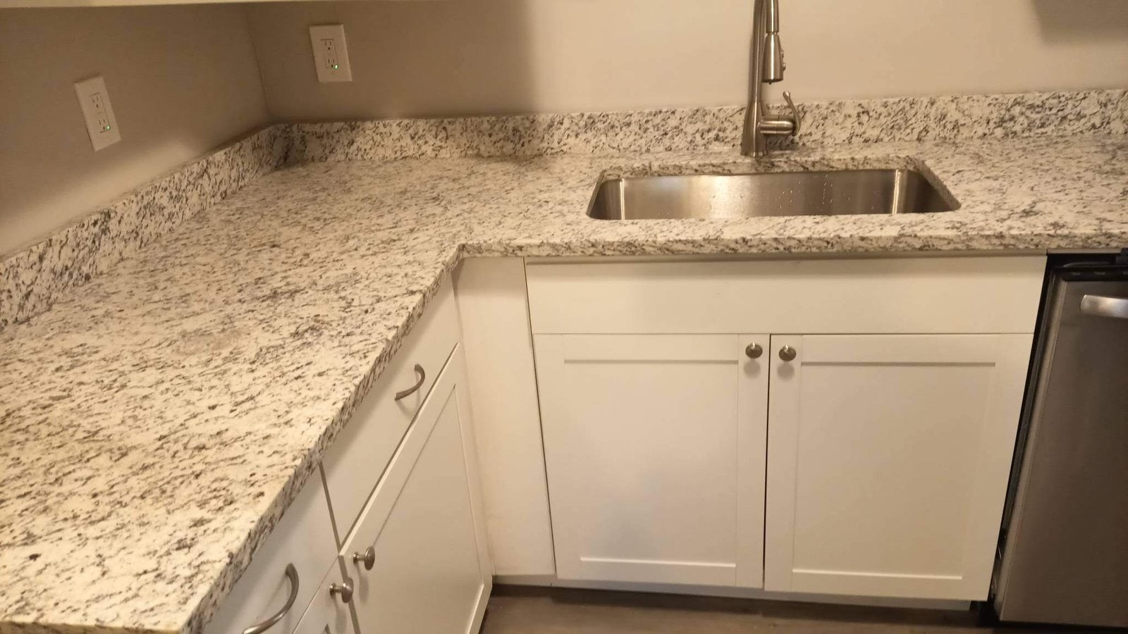 Building Photo - 2441 N Oswego Ave