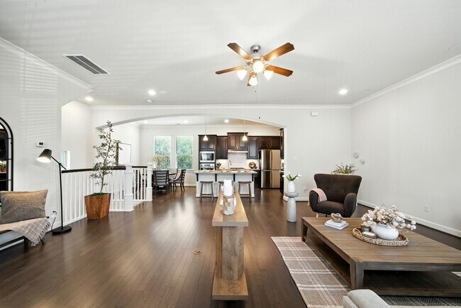 Building Photo - 9910 Spring Shadows Park Cir