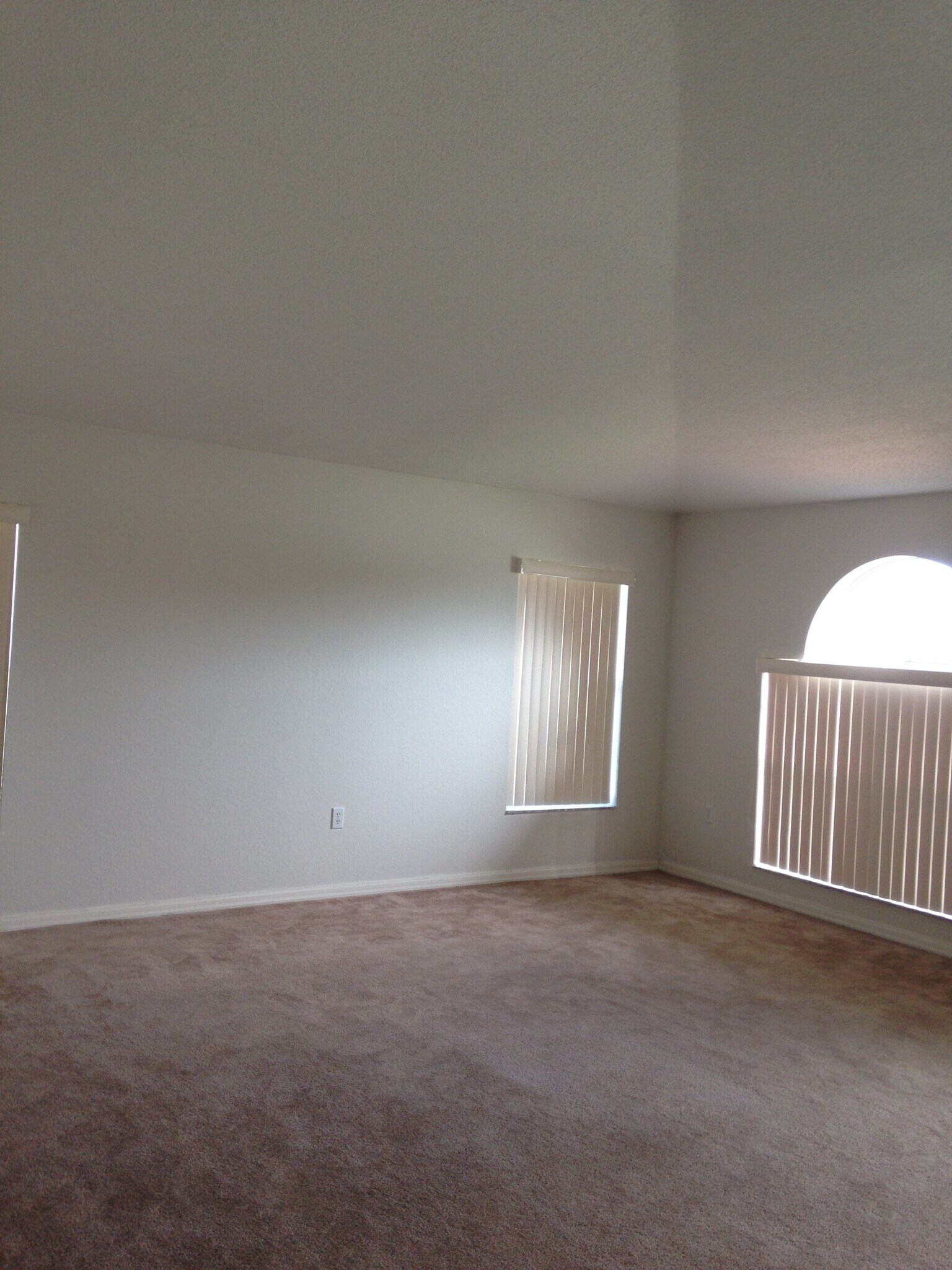 Building Photo - 7166 Summit Dr