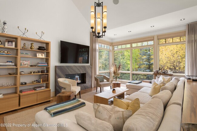 Building Photo - 509 W Hopkins Ave