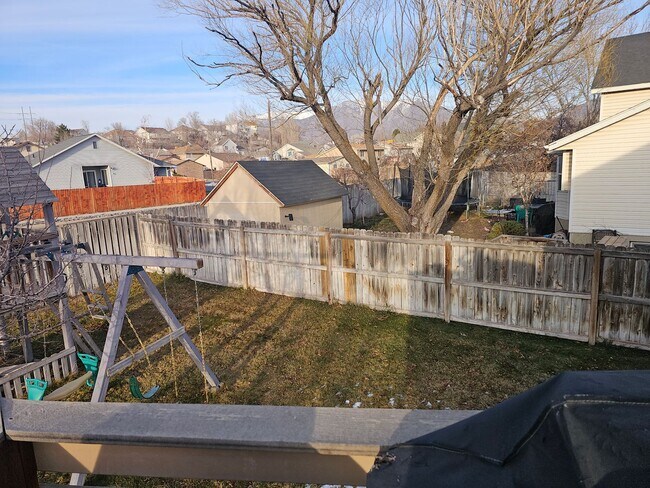 Building Photo - Spacious 4-Bed, 2-Bath Pet-Friendly Home with Central Air & 2-Car Garage! - Available NOW!