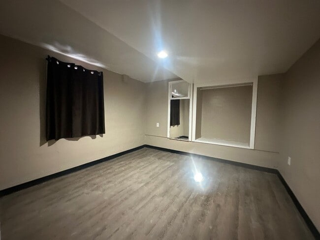 Building Photo - N10th332