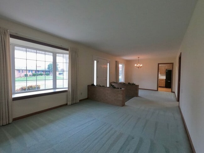 Building Photo - ALL ONE LEVEL IN THE HALLS COMMUNITY! 2 BD...