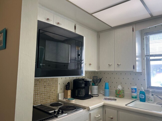 Building Photo - Venice, FL 2BR/2BA Condo in Sea Villas