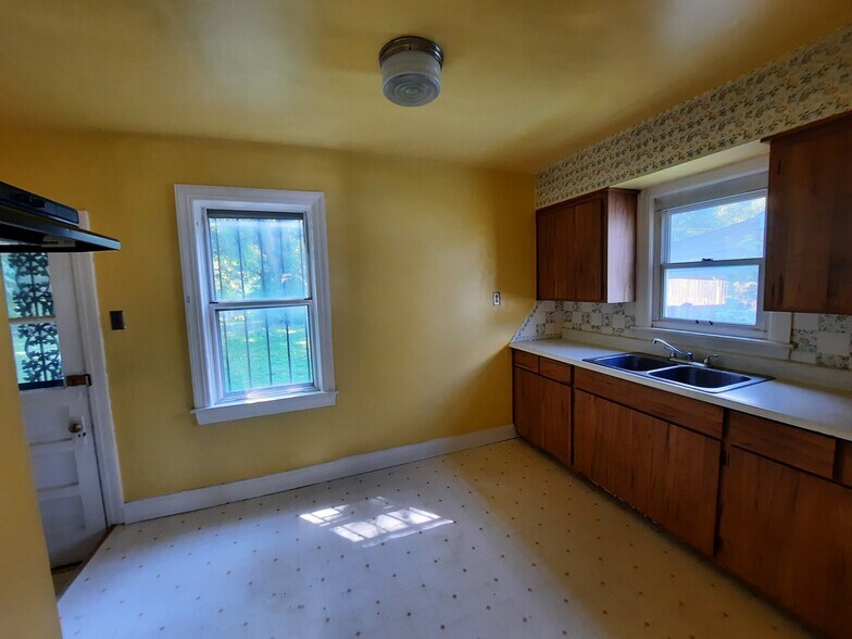 Kitchen - 1776 Dixdale Ave