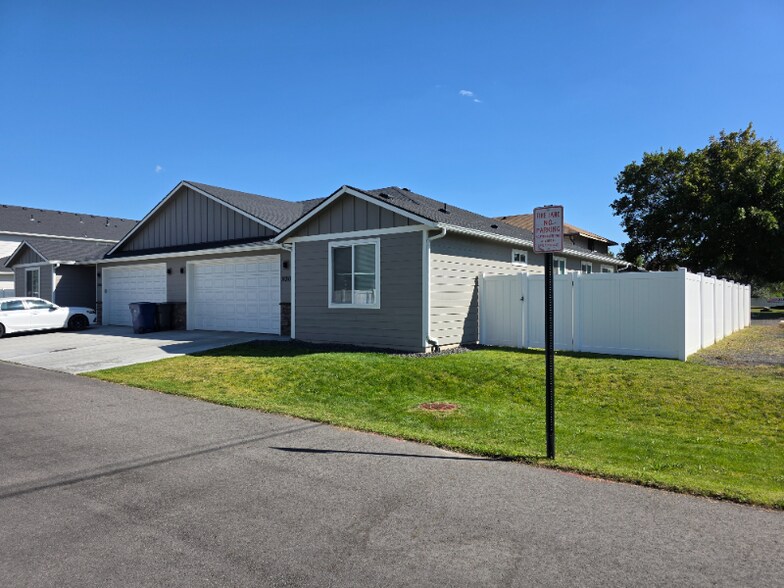 Building Photo - 10310 E Augusta Ct