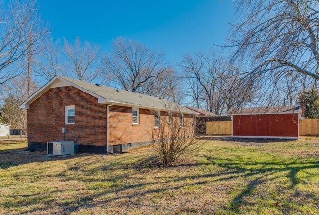 Building Photo - 816 Garrettsburg Rd