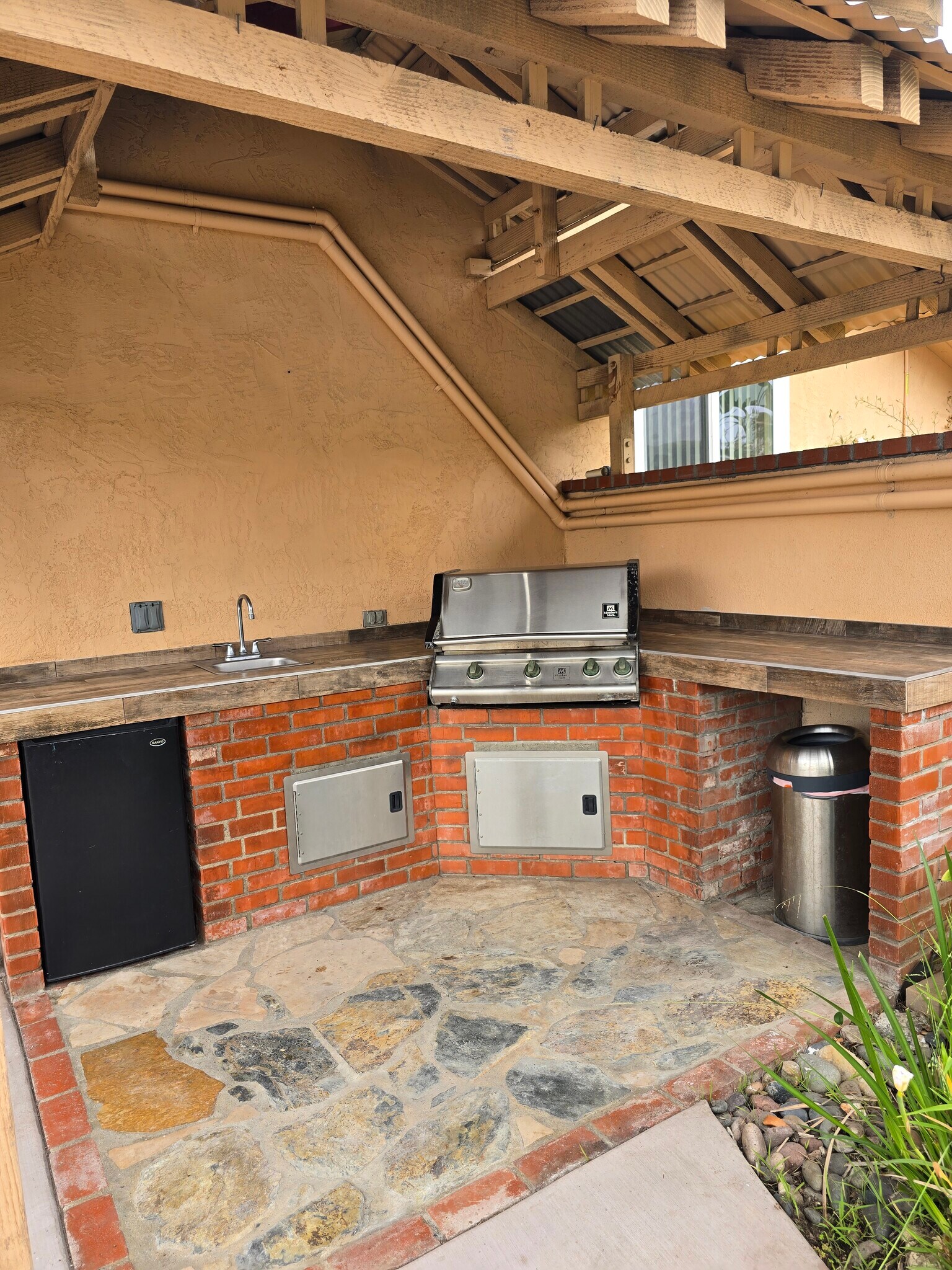 Building Photo - 4869 Alondra Way
